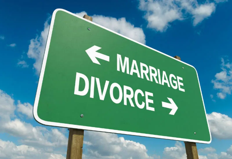divorce concept with road sign